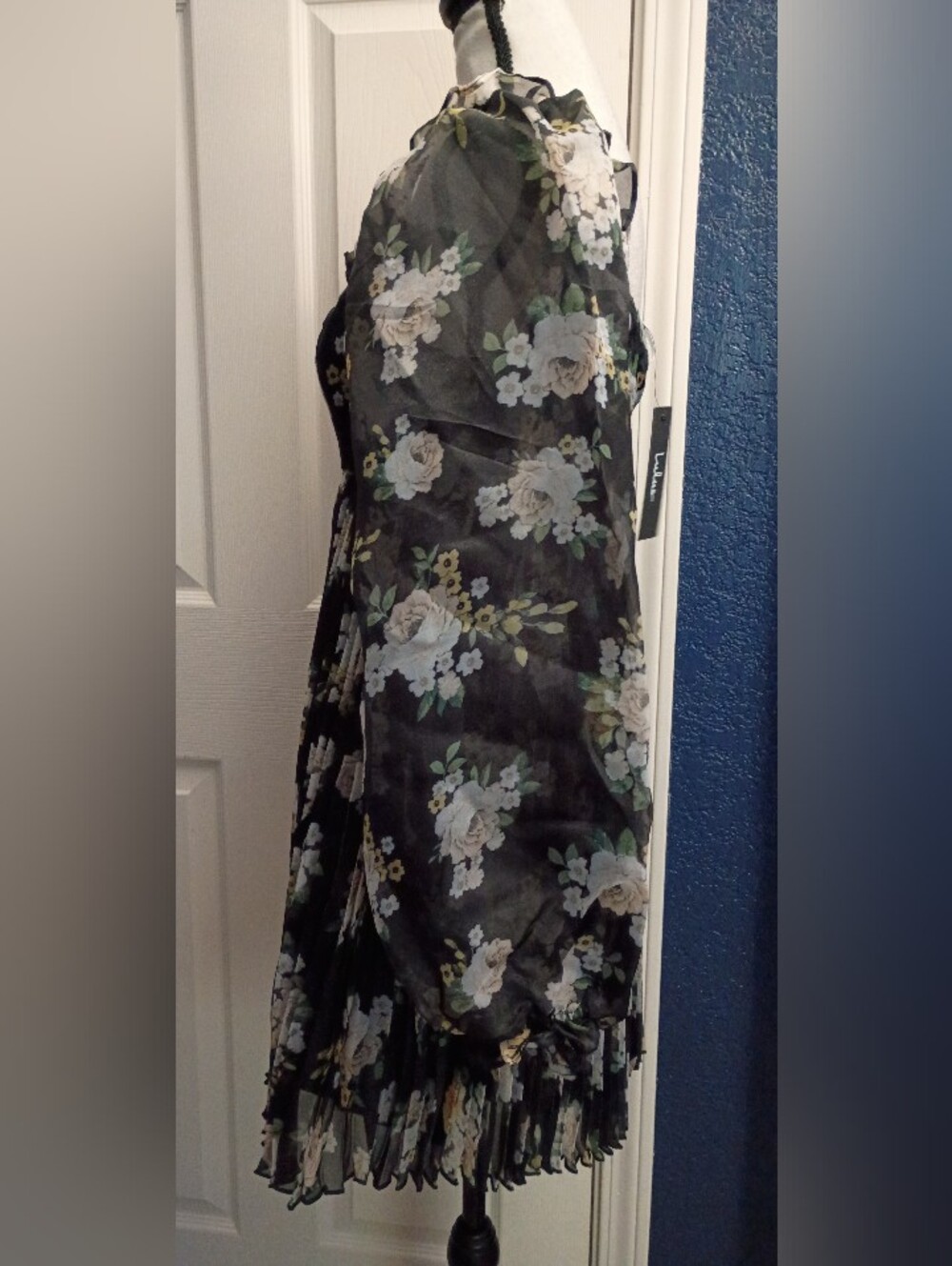 Lulu's Black Floral Pleated Long-Sleeve Babydoll Dress - Picture 4 of 8